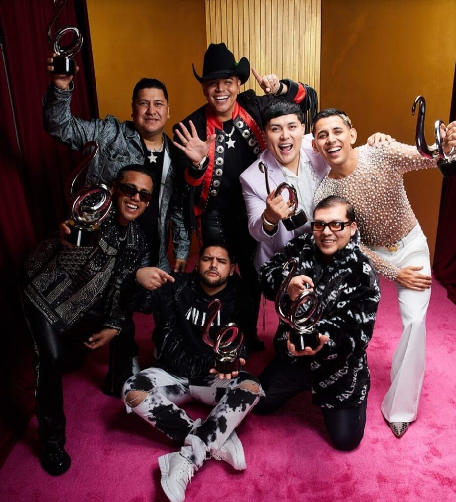 grupo-firme-supera-yatra-nos-premios-lo-nuestro.-veja-lista-de-ganhadores!