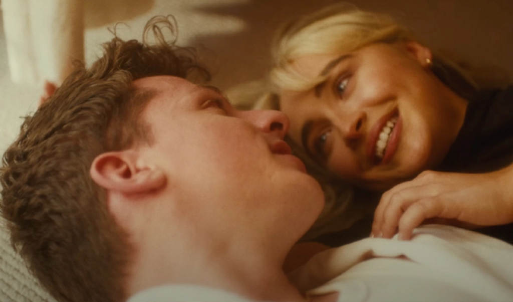 Sabrina Carpenter e Charlie Puth estrelam curta que mistura romance intenso e ficção científica, saiba mais sabrina-carpenter-e-charlie-puth-estrelam-curta-que-mistura-romance-intenso-e-ficcao-cientifica,-saiba-mais
