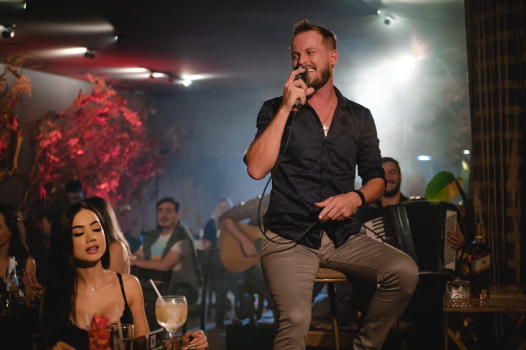 HENRIQUE BRABO: A PROMESSA DA NOVA MÚSICA SERTANEJA DO BRASIL henrique-brabo:-a-promessa-da-nova-musica-sertaneja-do-brasil
