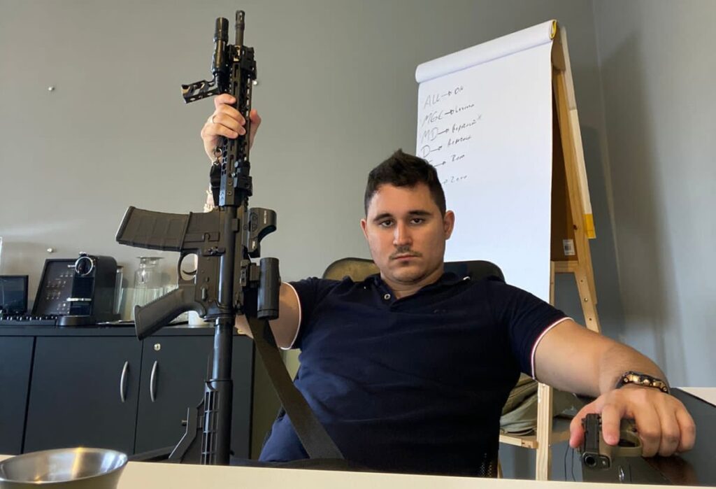 João Viana cria curso para limpeza e manutenção de armas. joao-viana-cria-curso-para-limpeza-e-manutencao-de-armas.