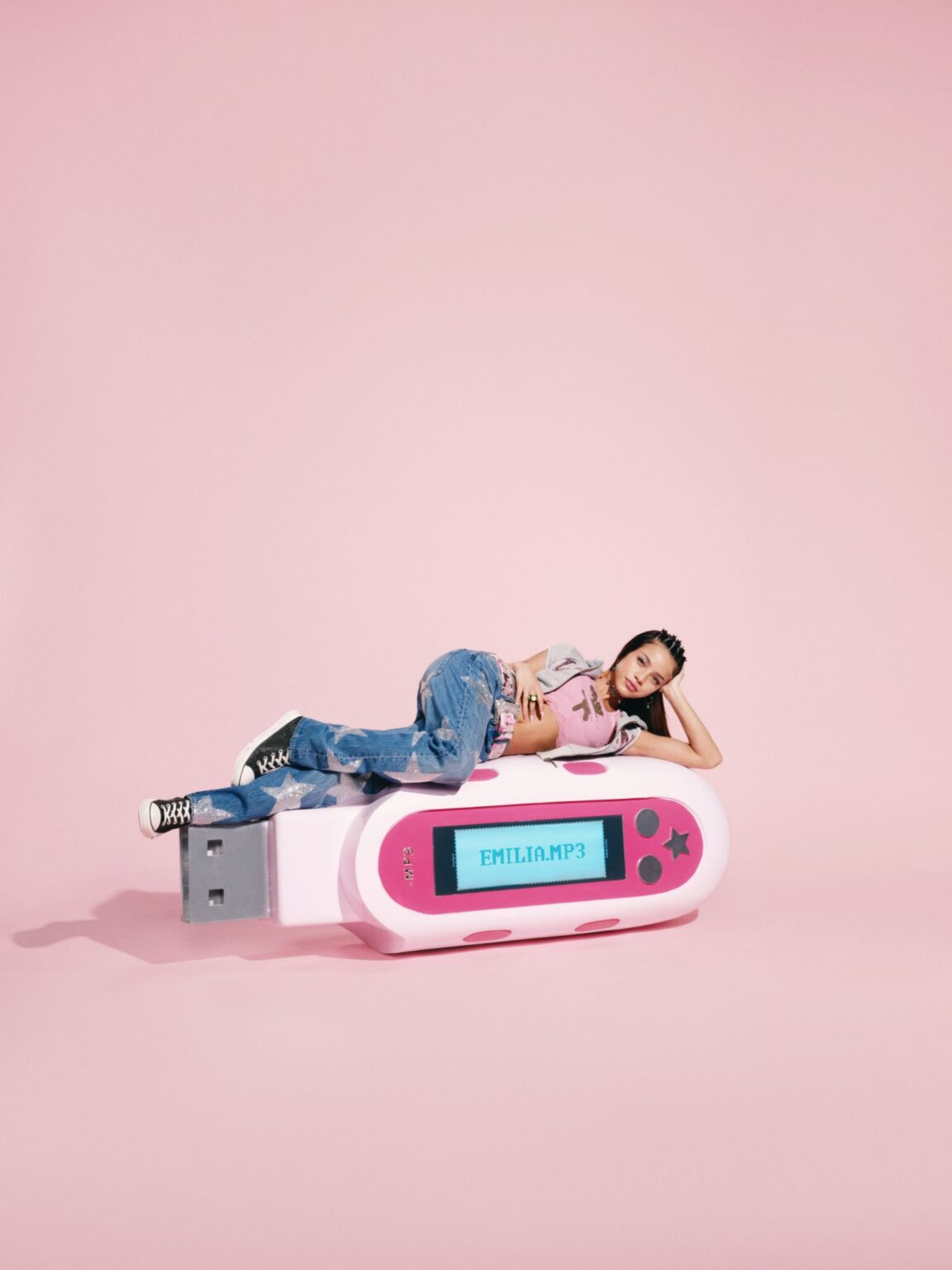 Emília Mernes, Sofía Reyes e Mahmood: os lançamentos da semana emilia-mernes,-sofia-reyes-e-mahmood:-os-lancamentos-da-semana