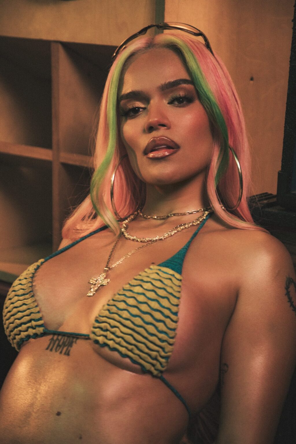 Se Anitta foi abraçada pelo reggaetón, por que Karol G não pode cantar funk? se-anitta-foi-abracada-pelo-reggaeton,-por-que-karol-g-nao-pode-cantar-funk?