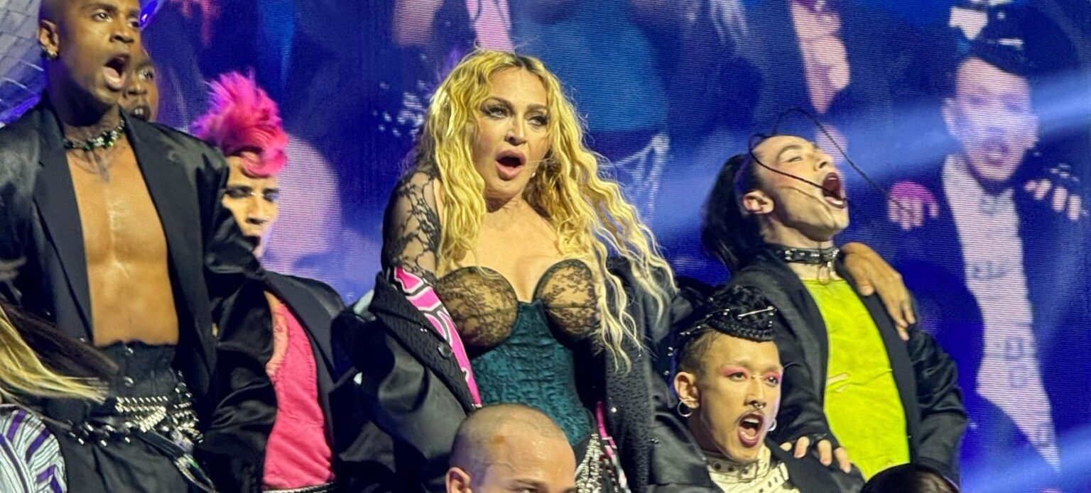 Madonna é processada por dois fãs por conta de atraso na “The Celebration Tour”; entenda madonna-e-processada-por-dois-fas-por-conta-de-atraso-na-“the-celebration-tour”;-entenda