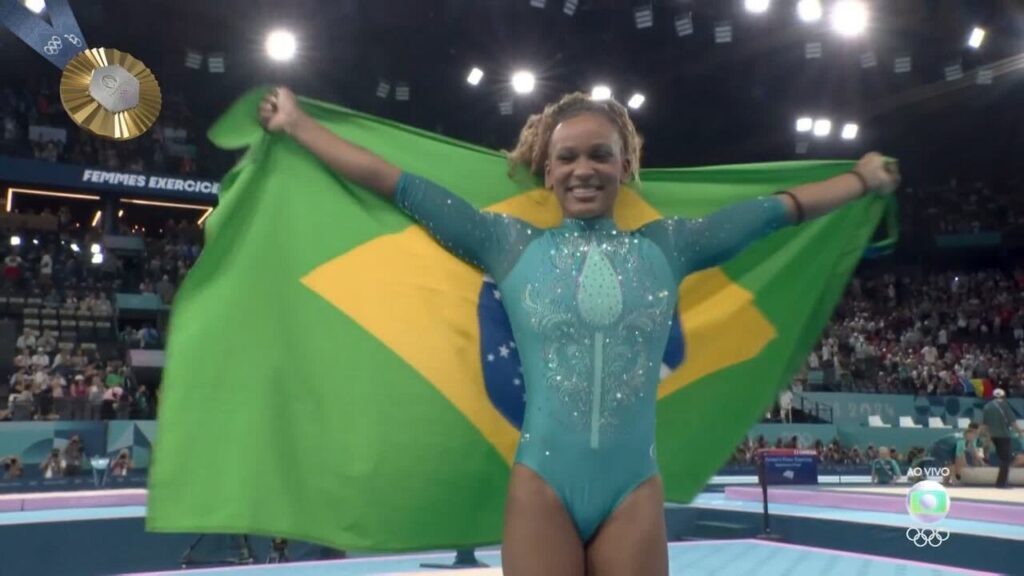 Rebeca Andrade é ovacionada por passageiros e tripulação em voo de volta para o Brasil rebeca-andrade-e-ovacionada-por-passageiros-e-tripulacao-em-voo-de-volta-para-o-brasil