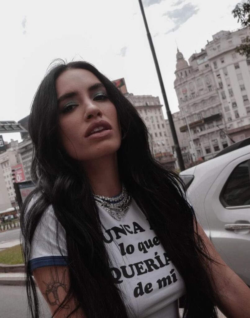 Lali recorre à autenticidade do rock argentino em No Me Importa. Ouça! lali-recorre-a-autenticidade-do-rock-argentino-em-no-me-importa.-ouca!
