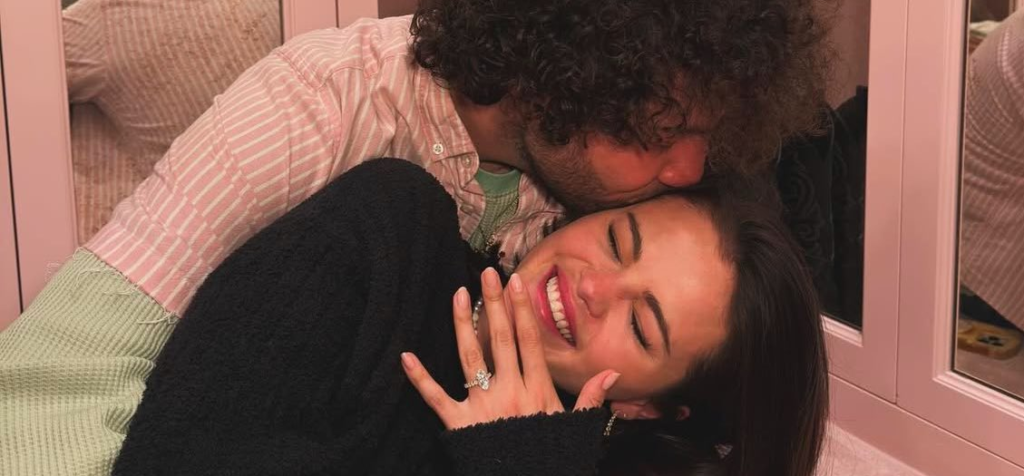 Selena Gomez anuncia noivado com Benny Blanco: “O ‘para sempre’ começa agora” selena-gomez-anuncia-noivado-com-benny-blanco:-“o-‘para-sempre’-comeca-agora”