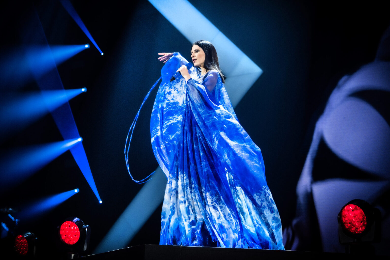 Laura Pausini conclui turnê mundial com show na virada do ano laura-pausini-conclui-turne-mundial-com-show-na-virada-do-ano