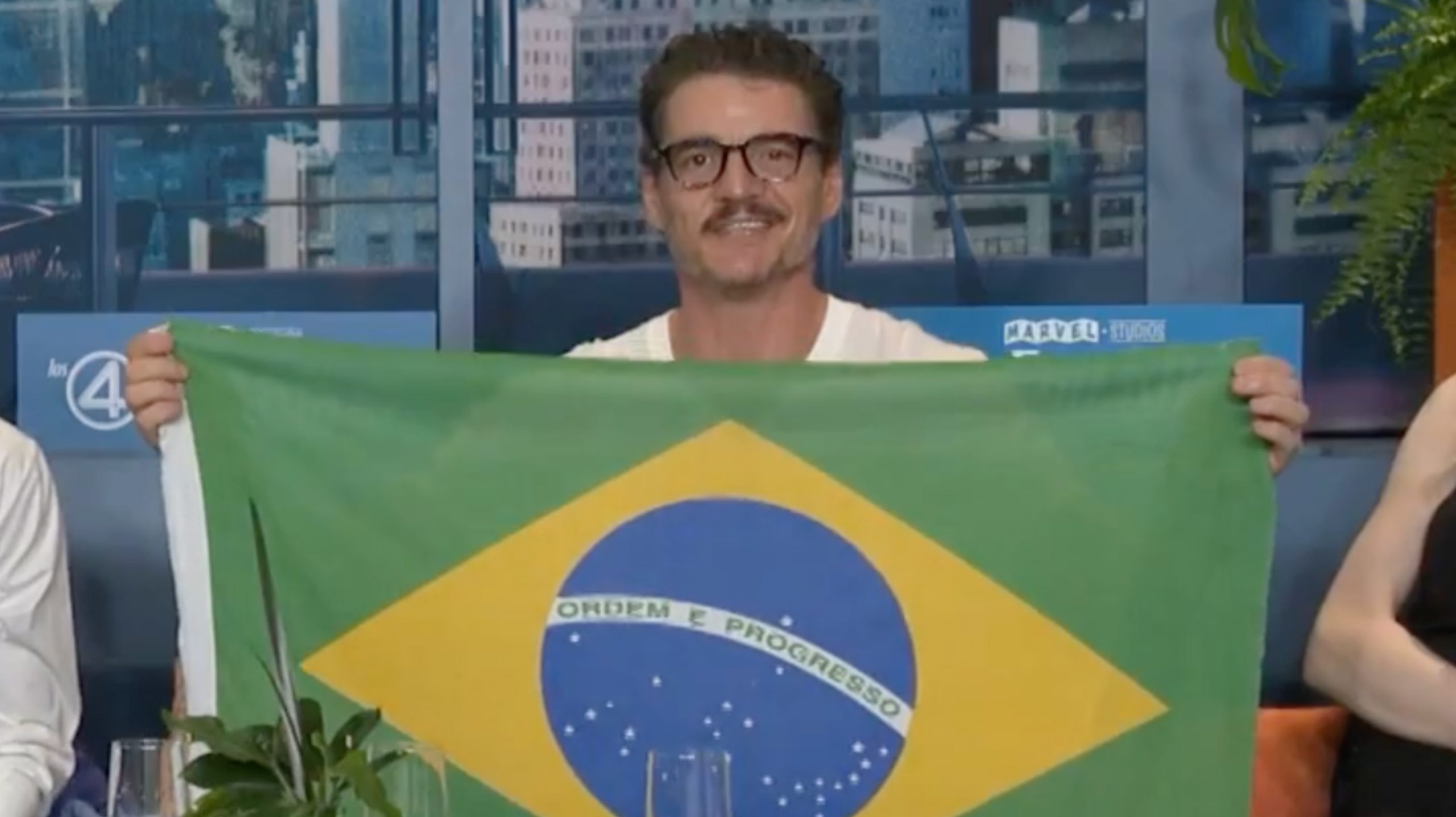 pedro-pascal-agradece-fas-do-brasil-por-carreira-de-sucesso:-“me-sinto-extremamente-grato”