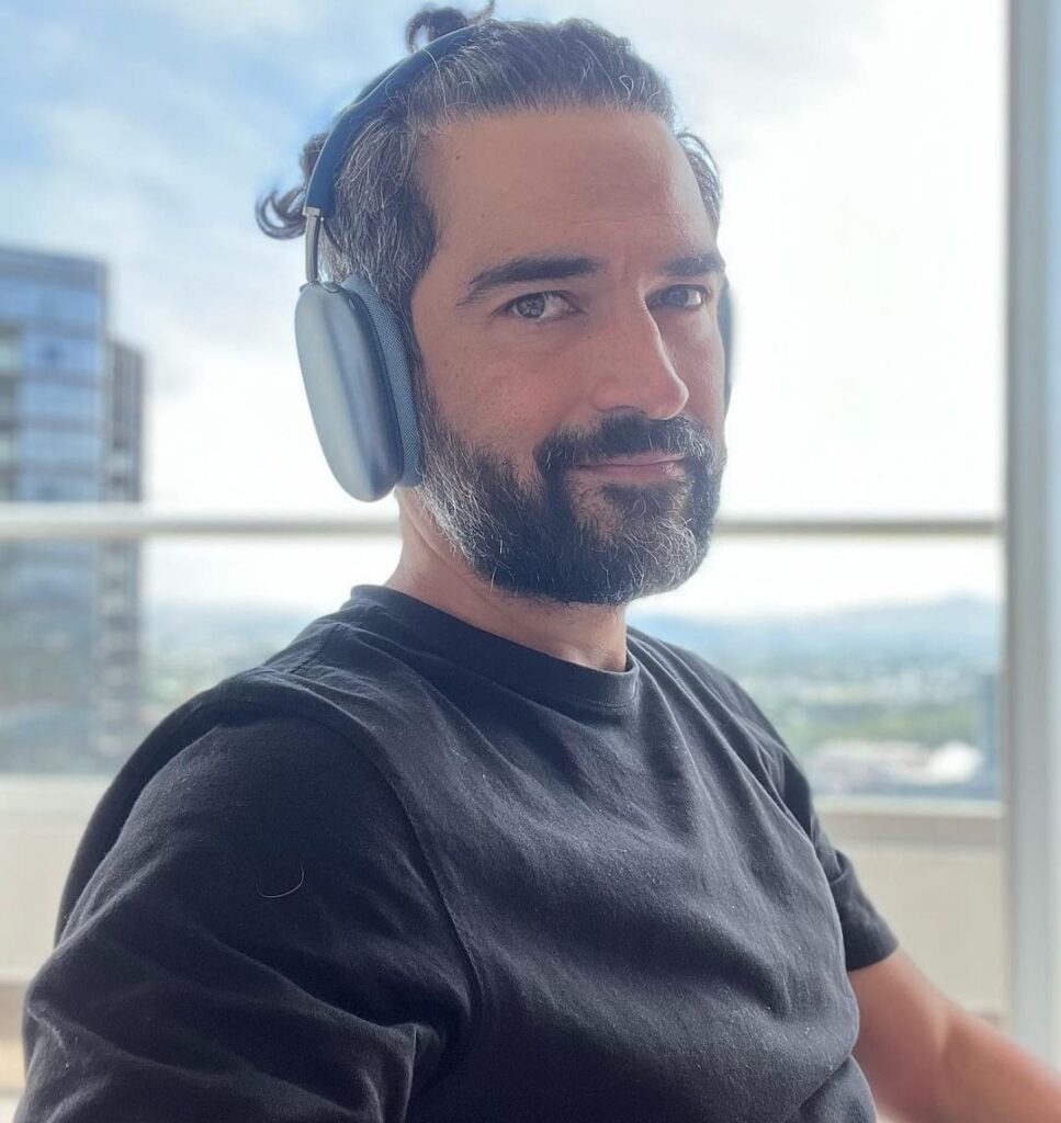 Alfonso Herrera denuncia roubo de malas em aeroporto no México alfonso-herrera-denuncia-roubo-de-malas-em-aeroporto-no-mexico