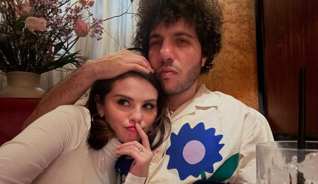 “Admiro o coração, a gentileza e as peculiaridades dele”, diz Selena Gomez sobre Benny Blanco “admiro-o-coracao,-a-gentileza-e-as-peculiaridades-dele”,-diz-selena-gomez-sobre-benny-blanco