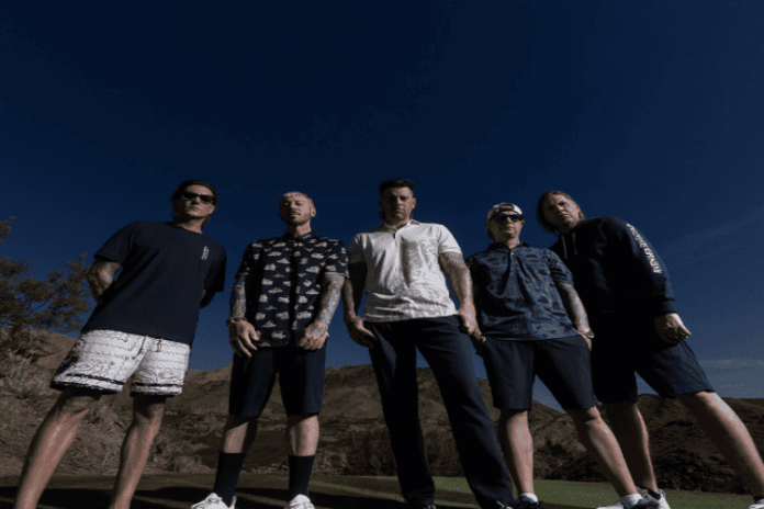 Problemas de saúde do vocalista fazem banda de rock adiar show no Brasil problemas-de-saude-do-vocalista-fazem-banda-de-rock-adiar-show-no-brasil