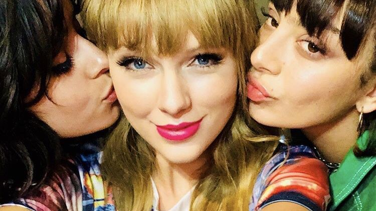 Charli XCX dá novos updates sobre suposta treta com Taylor Swift charli-xcx-da-novos-updates-sobre-suposta-treta-com-taylor-swift