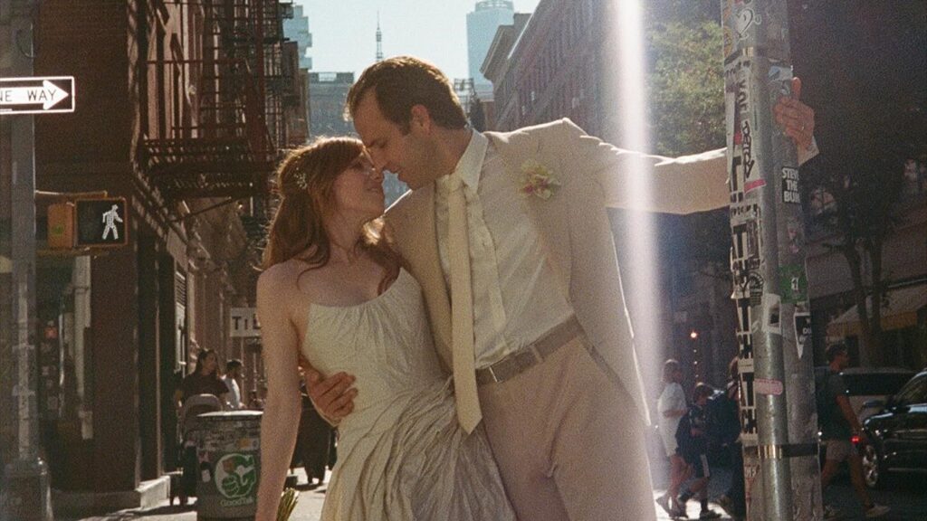 carly-rae-jepsen-se-casa-em-nova-york-com-trilha-sonora-de-gal-costa-e-caetano-veloso